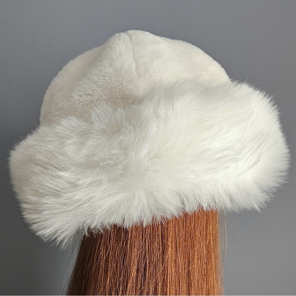 Women’s White Faux Fur Winter Hat